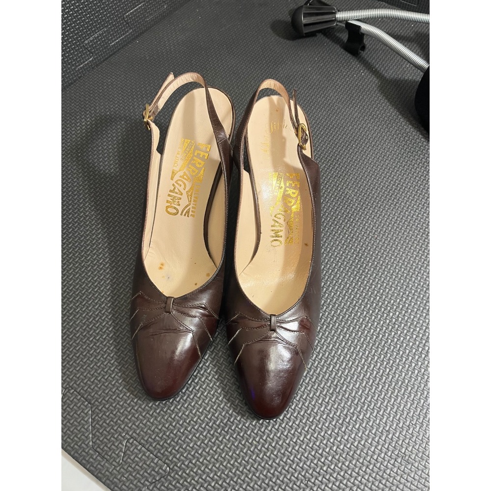 Vintage Salvatore Ferragamo Brown Kitten Heel Leather Pumps Brown Sz 7 AA Narrow - Picture 2 of 10